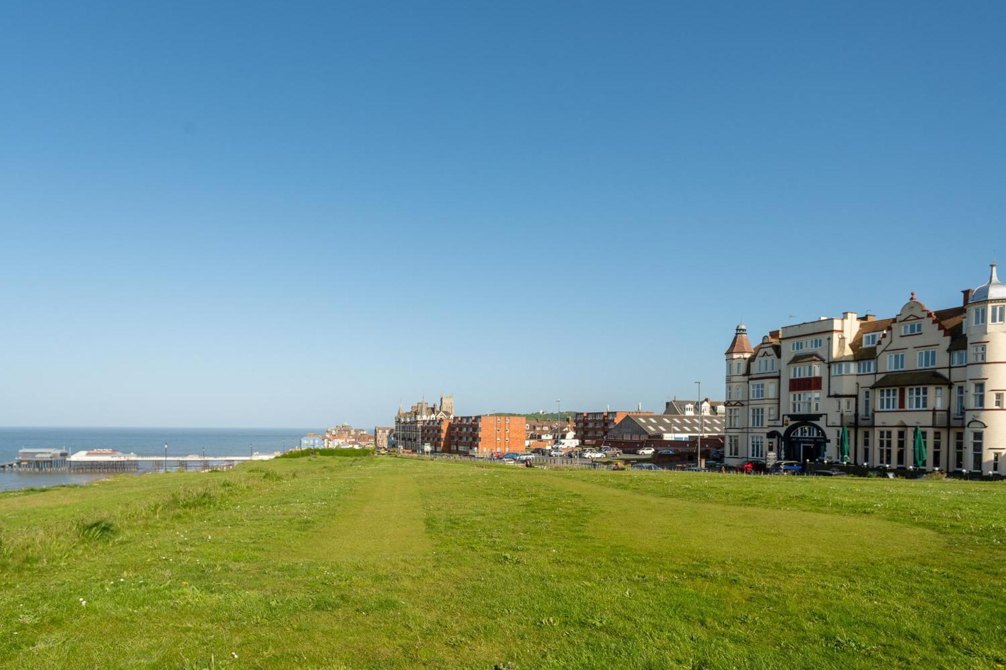 Cliftonville 3*